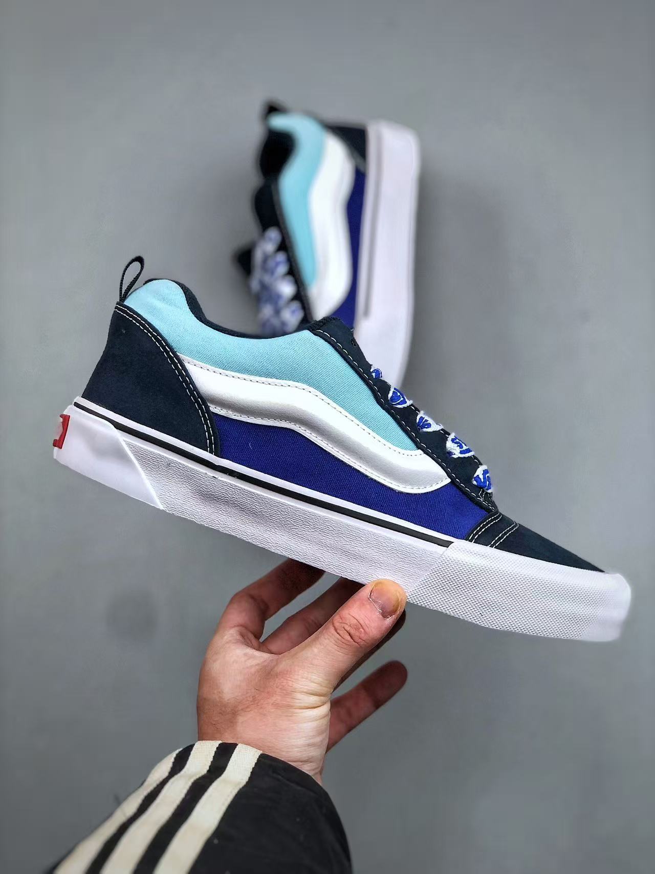 Shoe Vans Old Skool shoes — 56d846ae Angle 1