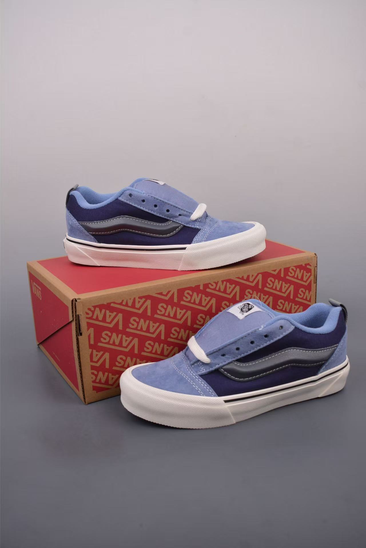 Shoe Vans Old Skool shoes — 8022a37c Angle 1