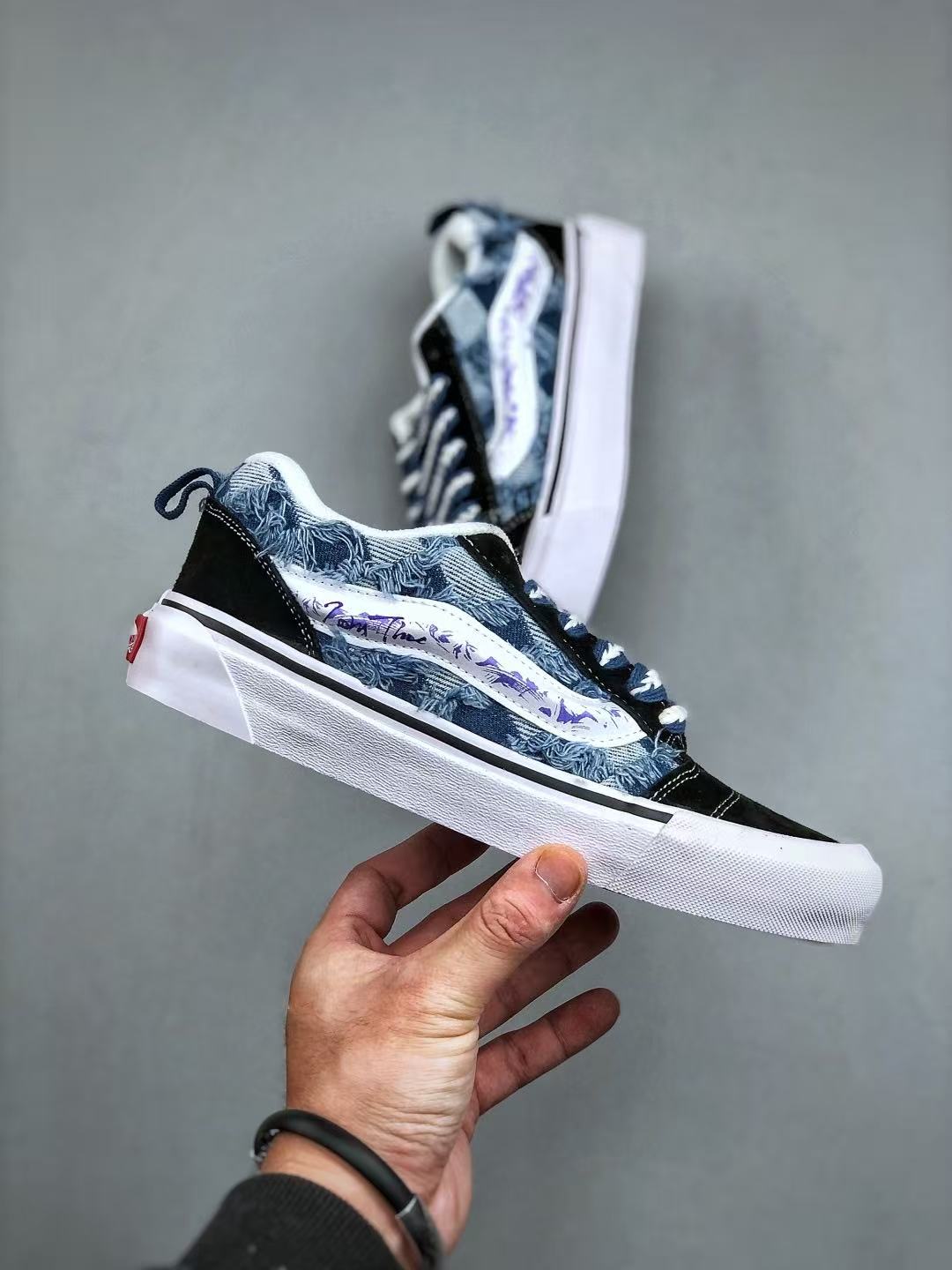 Shoe Vans Old Skool shoes — a93ee1f8 Angle 1