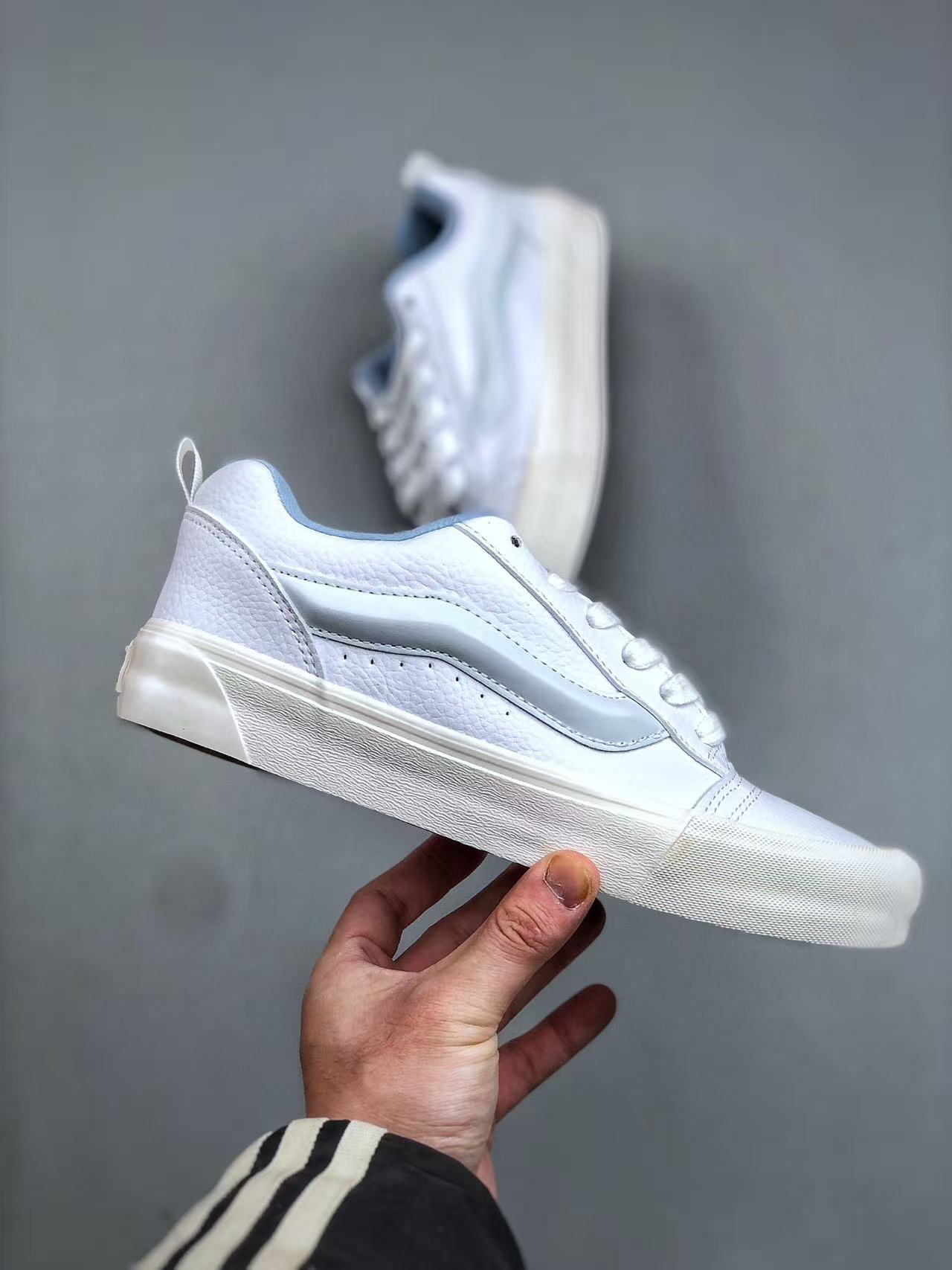 Shoe Vans Old Skool shoes — ef58893e Angle 1