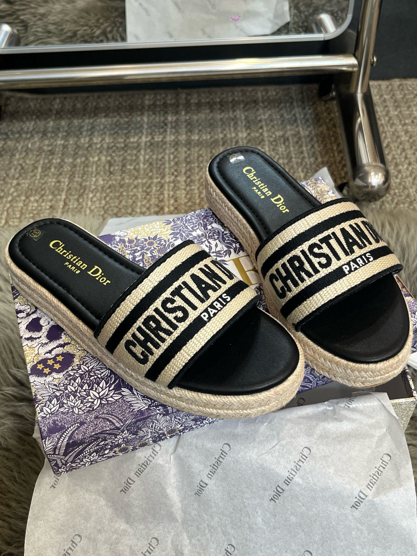 Shoe Women Sandals — 04b18e5e Angle 1