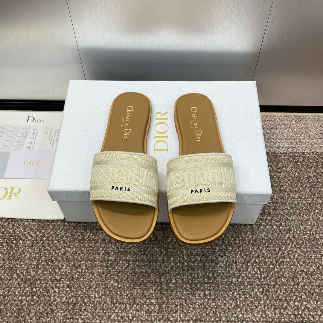 Shoe Women Sandals — 2438c9e8 Angle 1
