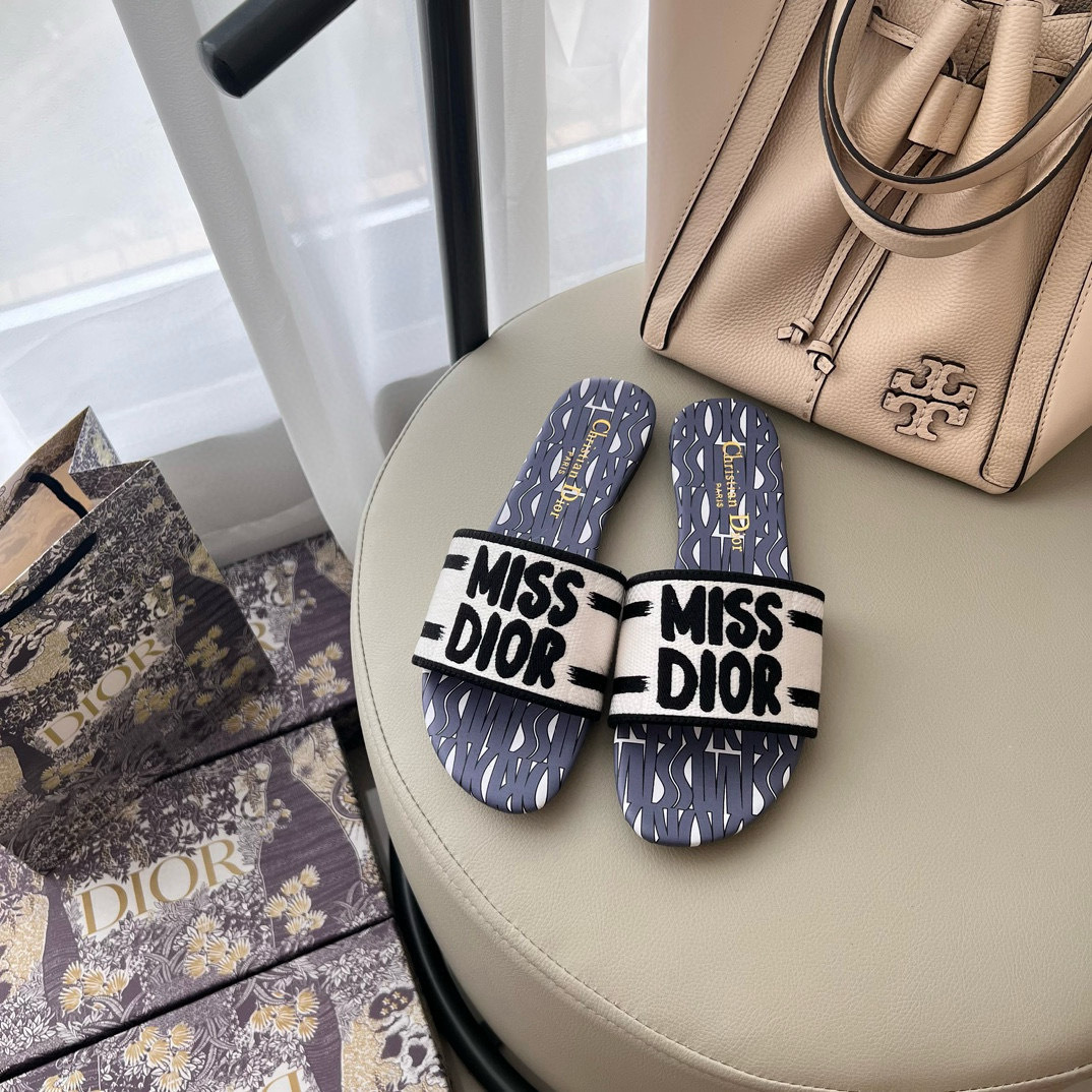 Shoe Women Sandals — 2dcd6230 Angle 1