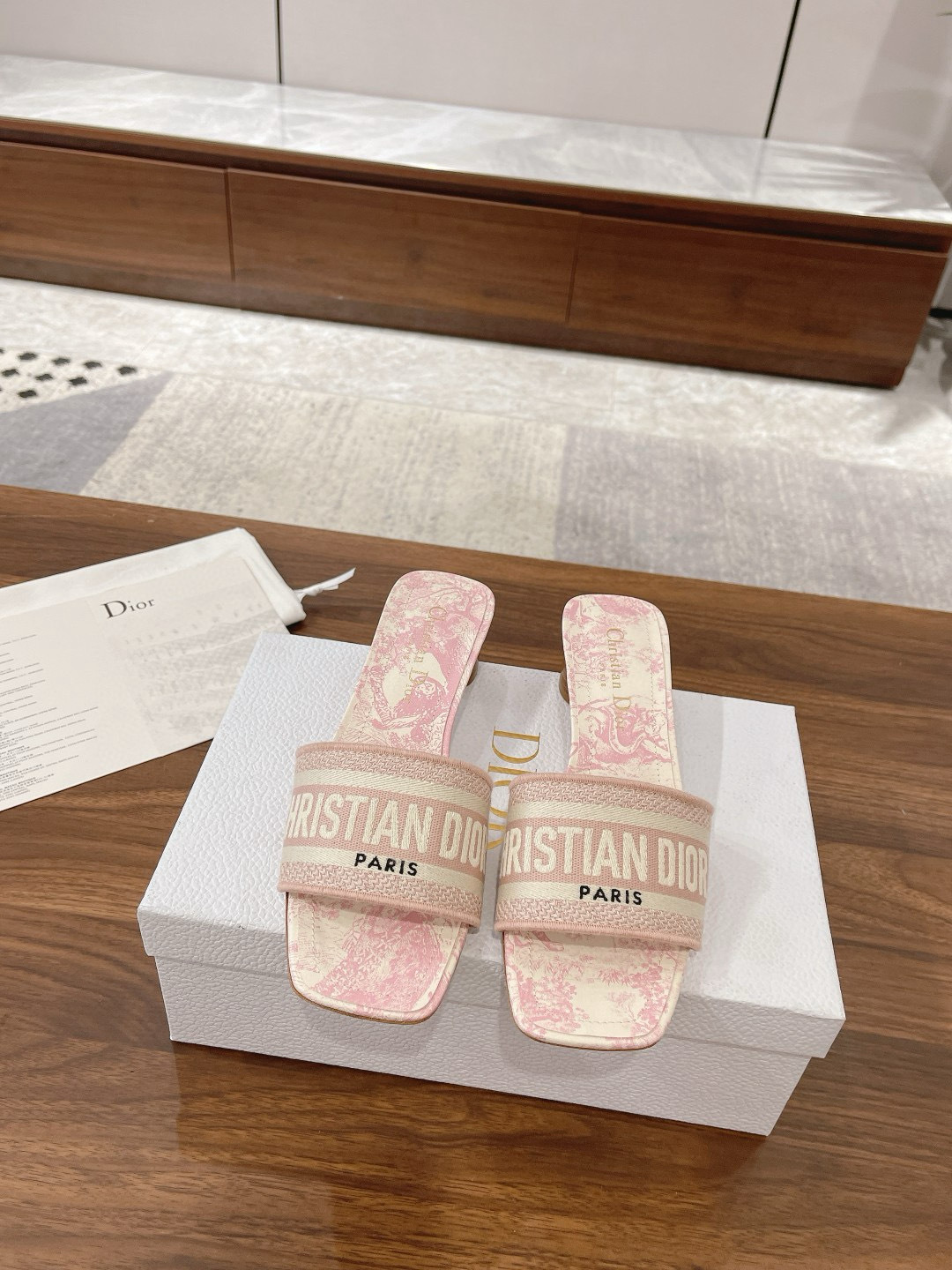 Shoe Women Sandals — 556b96f4 Angle 1