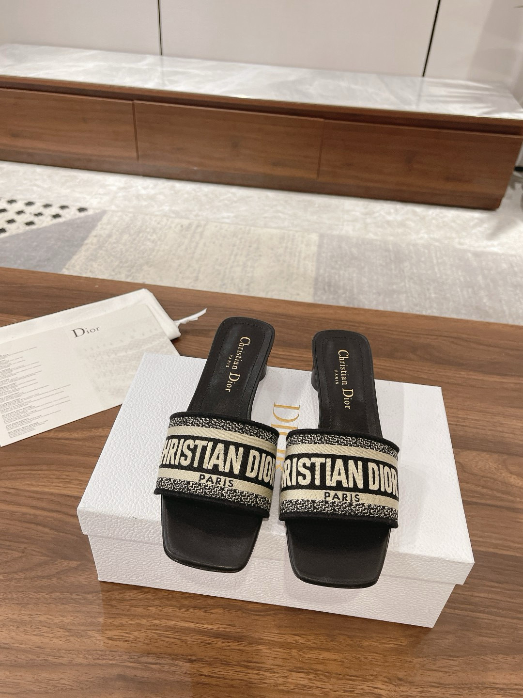 Shoe Women Sandals — a5fabe8d Angle 1