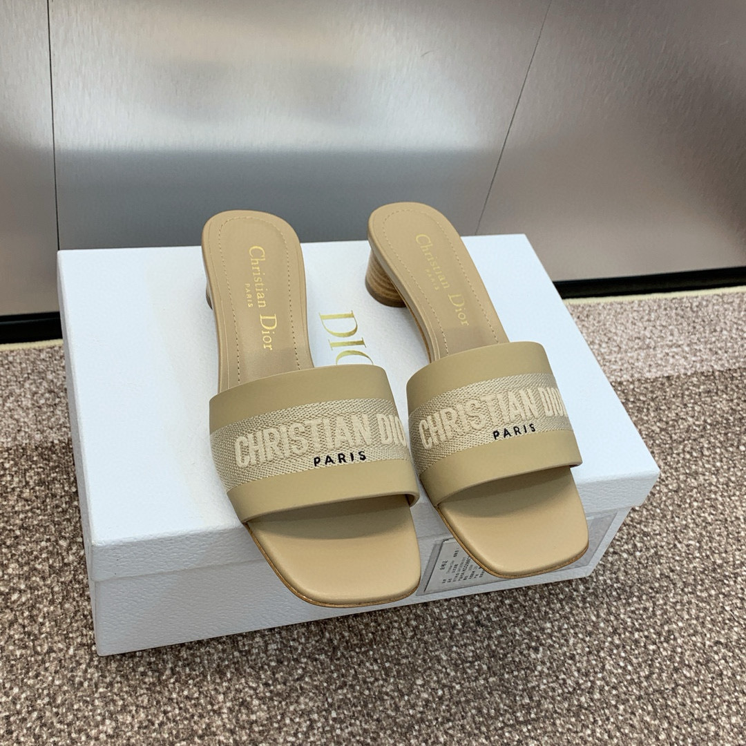 Shoe Women Sandals — b030fd3a Angle 1