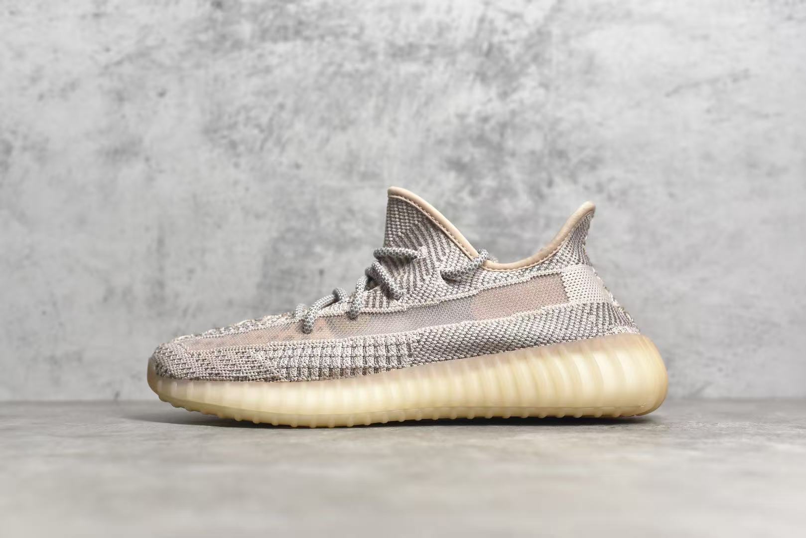 Shoe YEEZY — 2f61be54 Angle 1