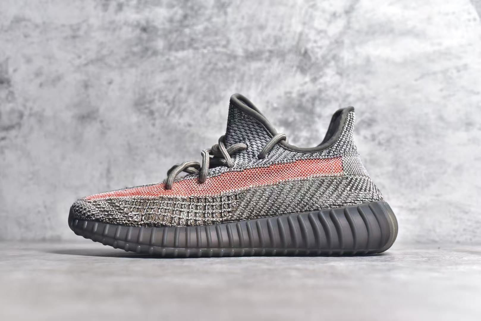 Shoe YEEZY — de4ae468 Angle 1
