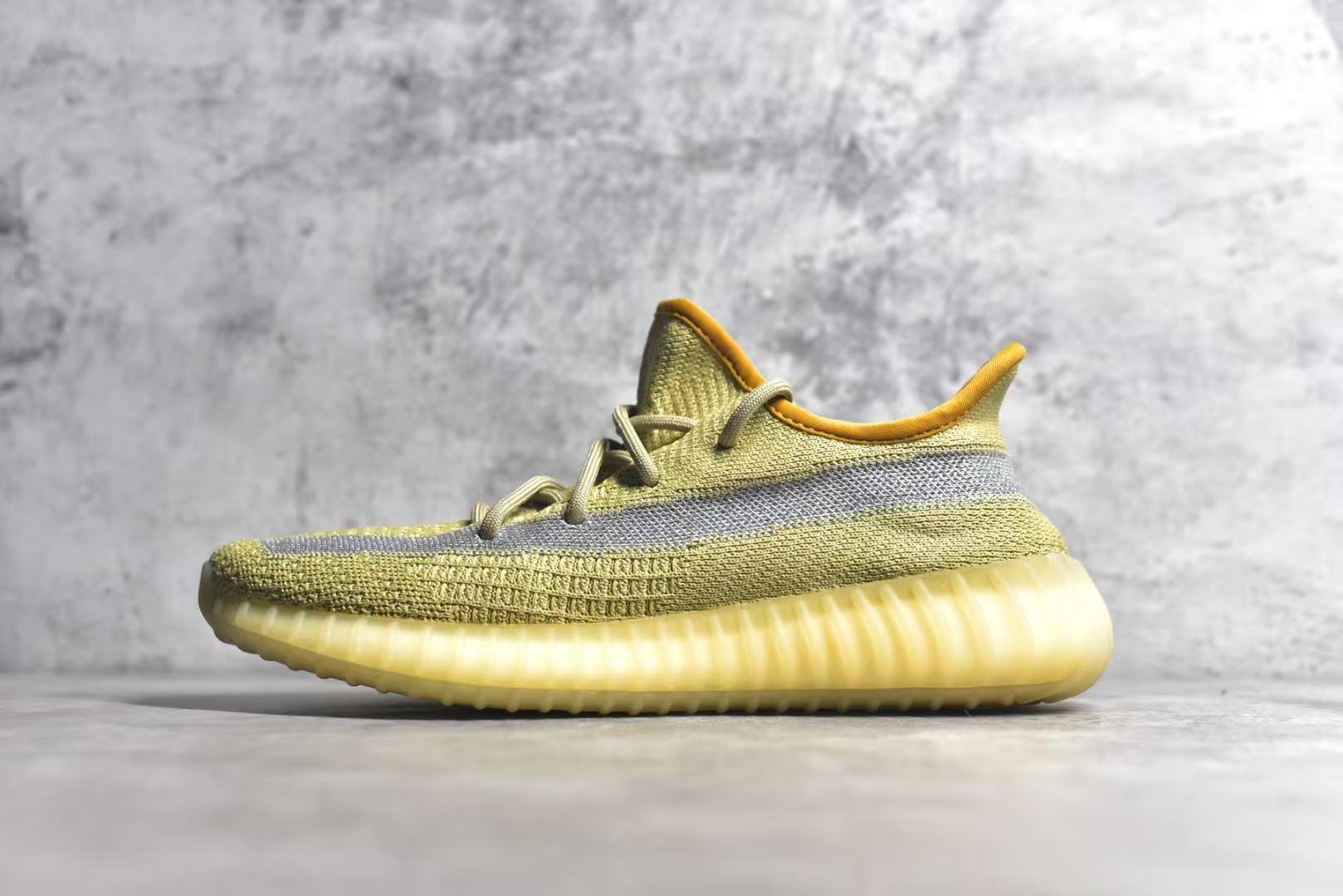Shoe YEEZY — e82ca8a7 Angle 1