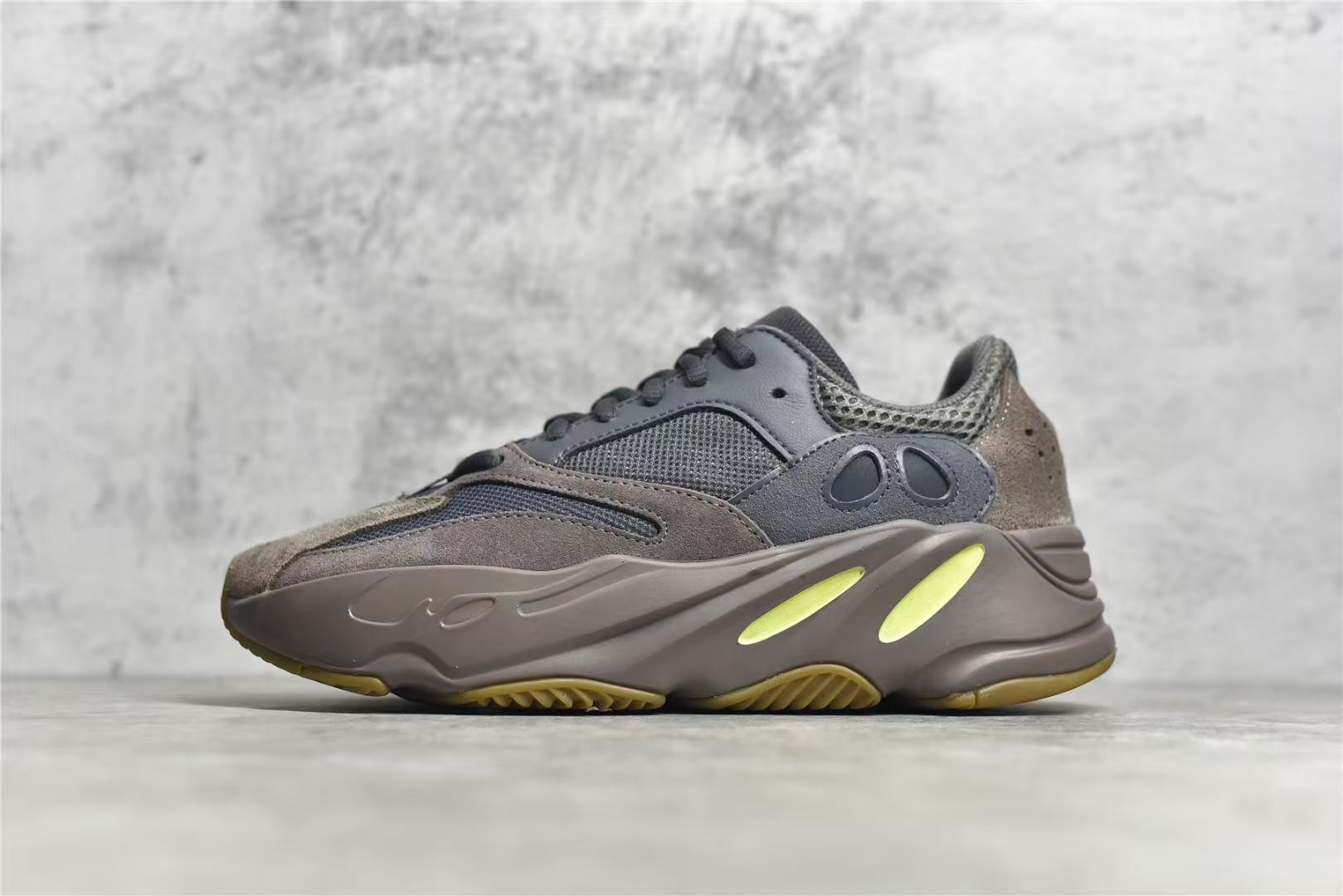 Shoe YEEZY — f14a09ad Angle 1