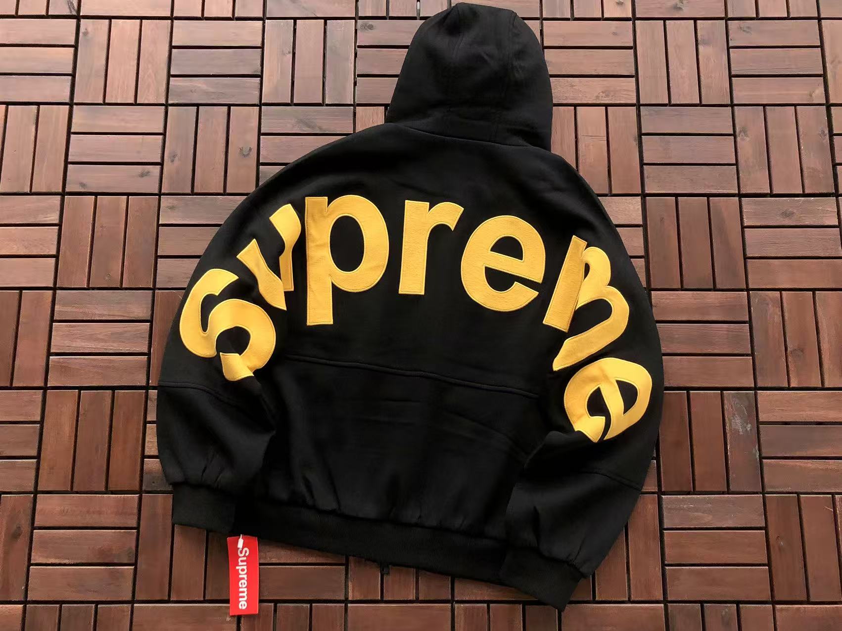 Supreme Hoodie — edc20609 Angle 1