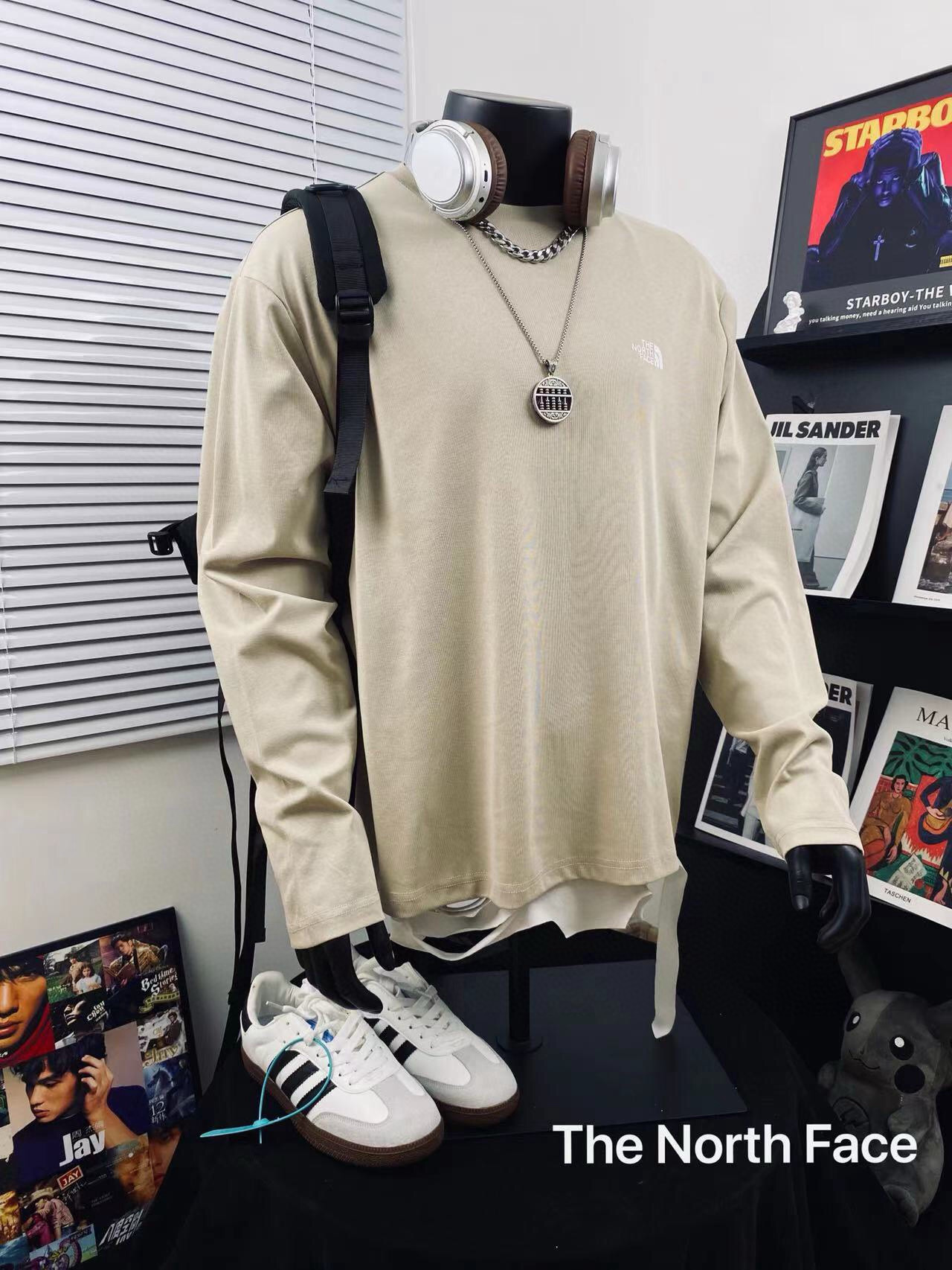 The North Face Hoodie — 0aa3b7e7 Angle 1