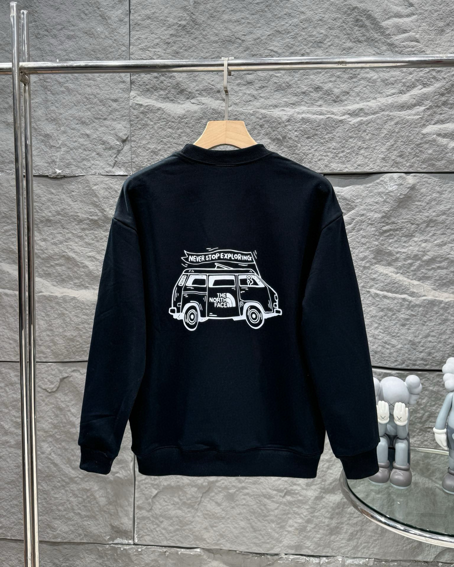 The North Face Hoodie — d72de0c8 Angle 1