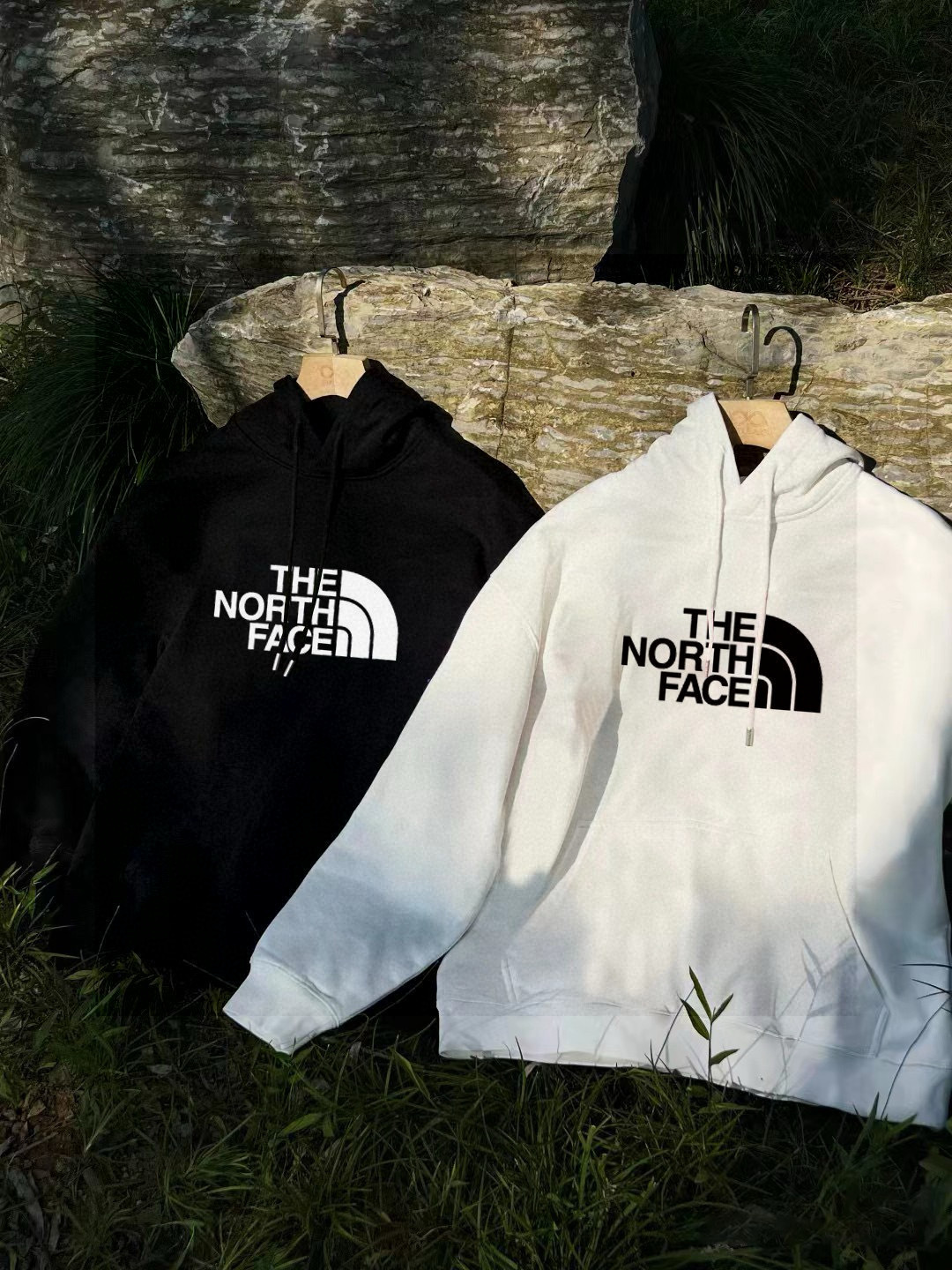 The North Face Hoodie — fddc4184 Angle 1