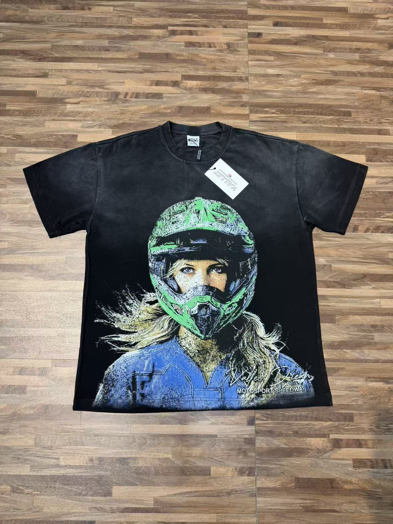 Valley T-Shirt — b093a3c1 Angle 1