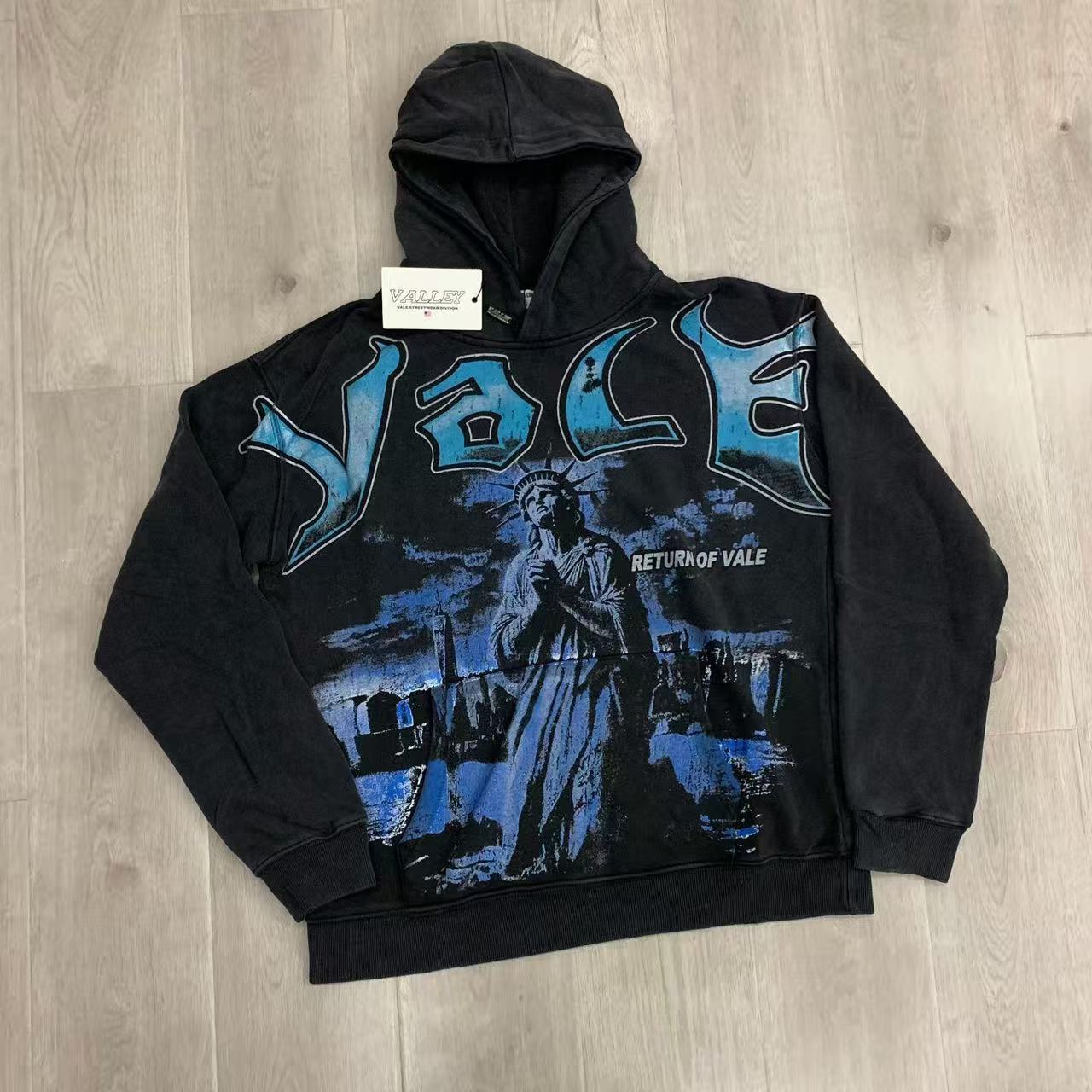 Valley T-Shirt — ef0e87de Angle 1