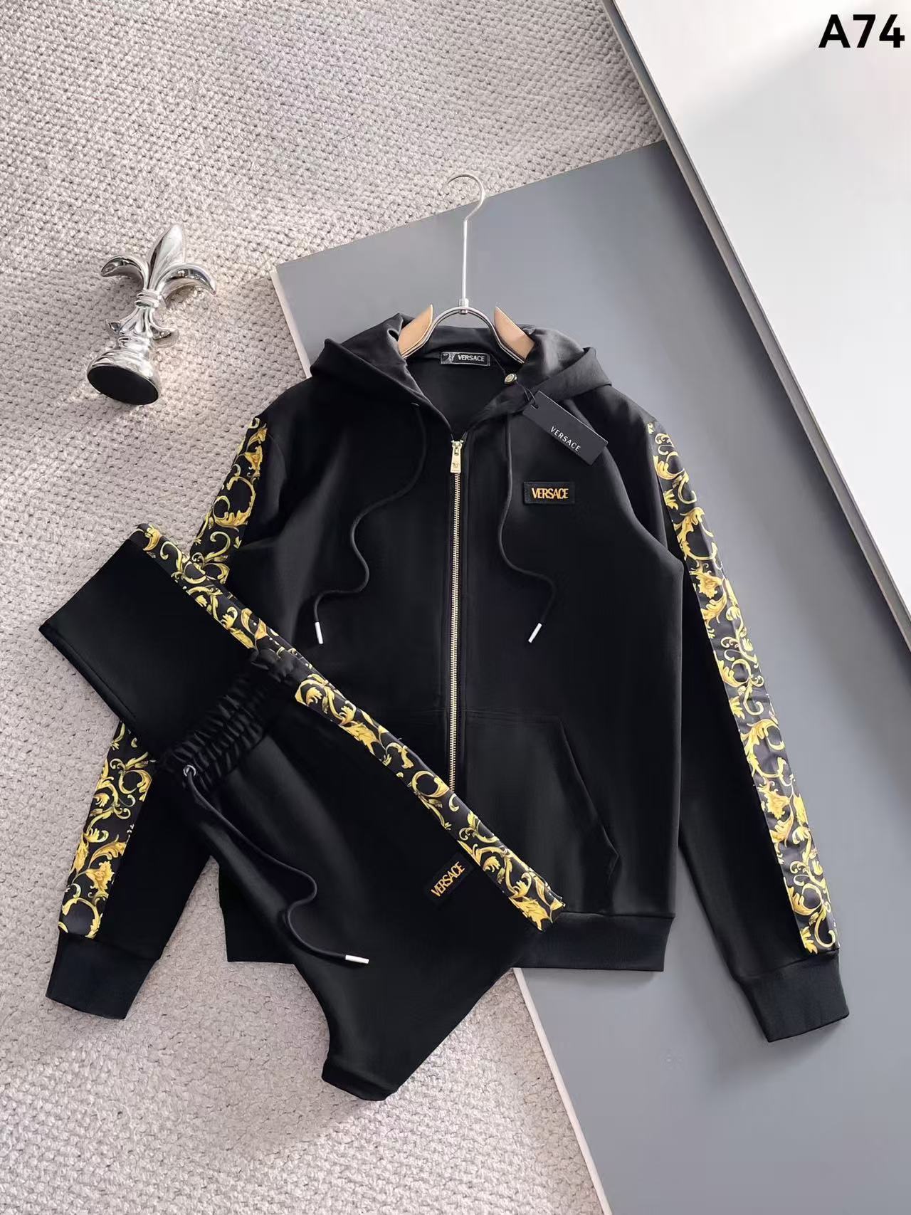 Versace Hoodie — f657375b Angle 1