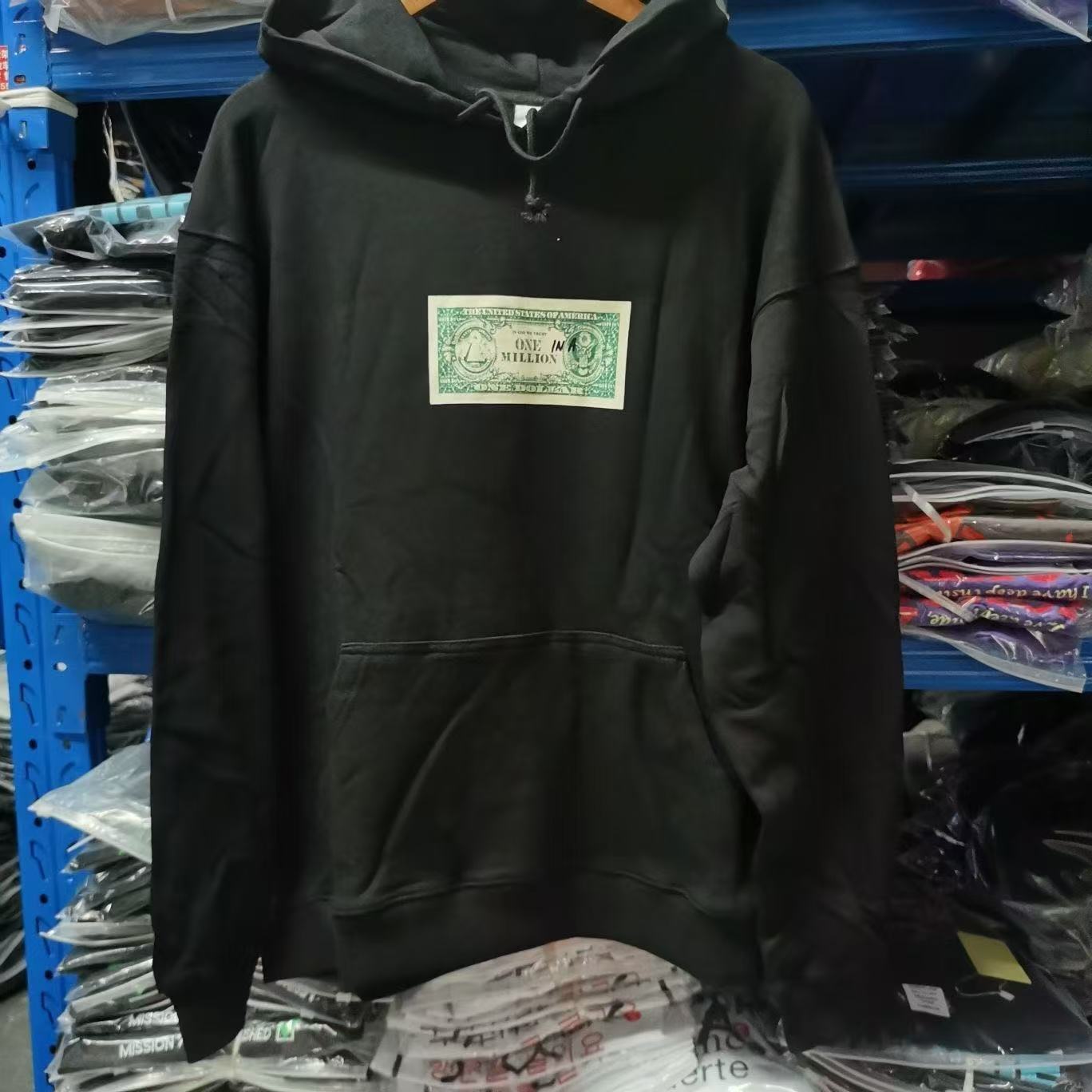 Vetements Hoodie — 1a9ee581 Angle 1