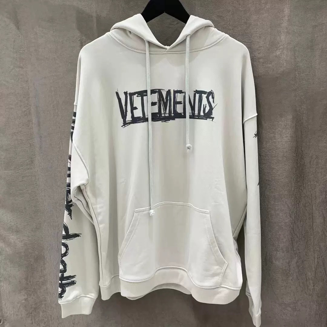 Vetements Hoodie — 4e31f846 Angle 1