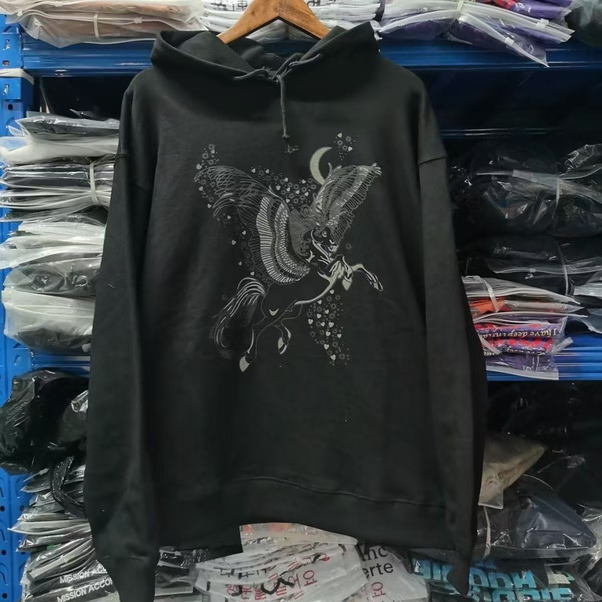 Vetements Hoodie — 60e3ae25 Angle 1