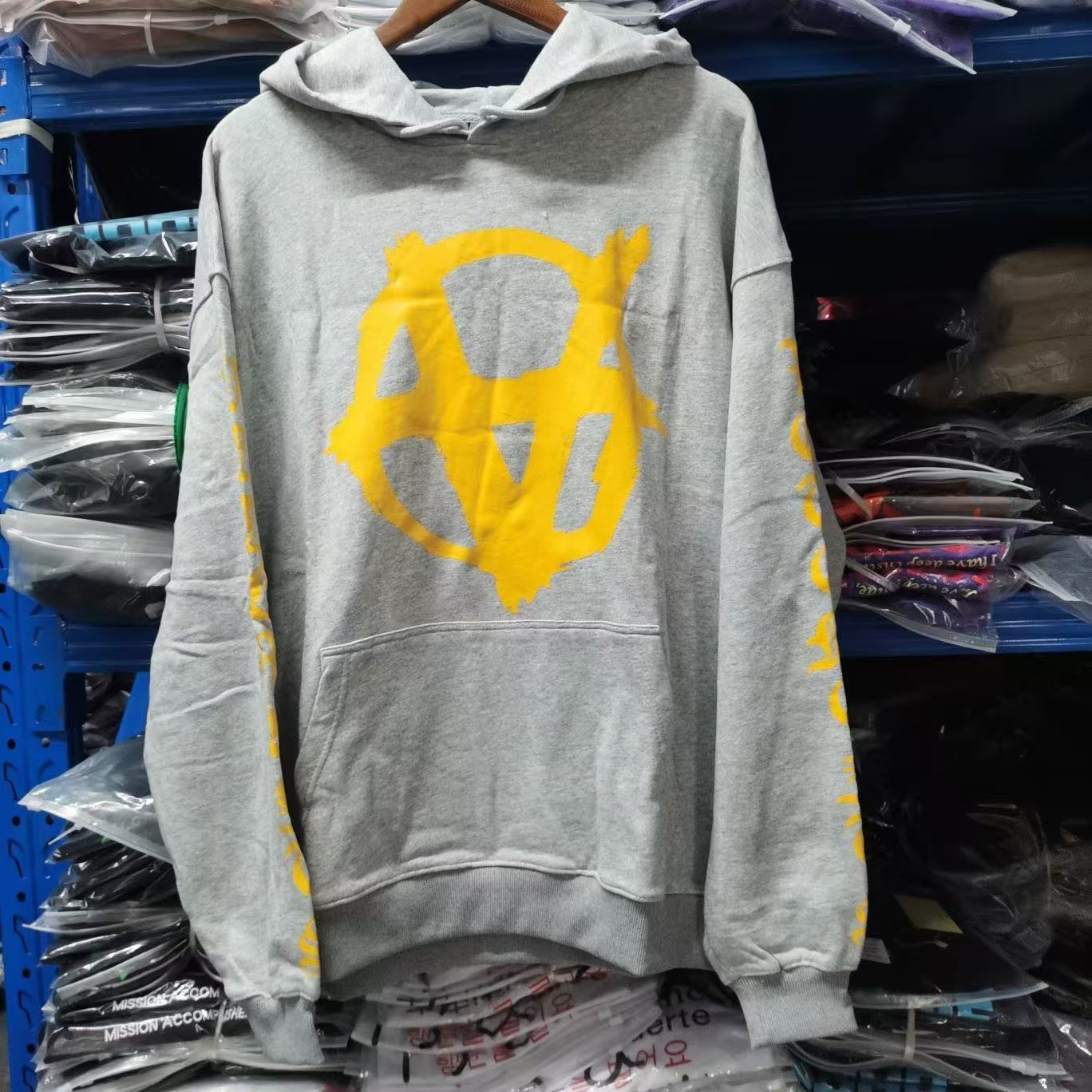 Vetements Hoodie — 670bafa6 Angle 1
