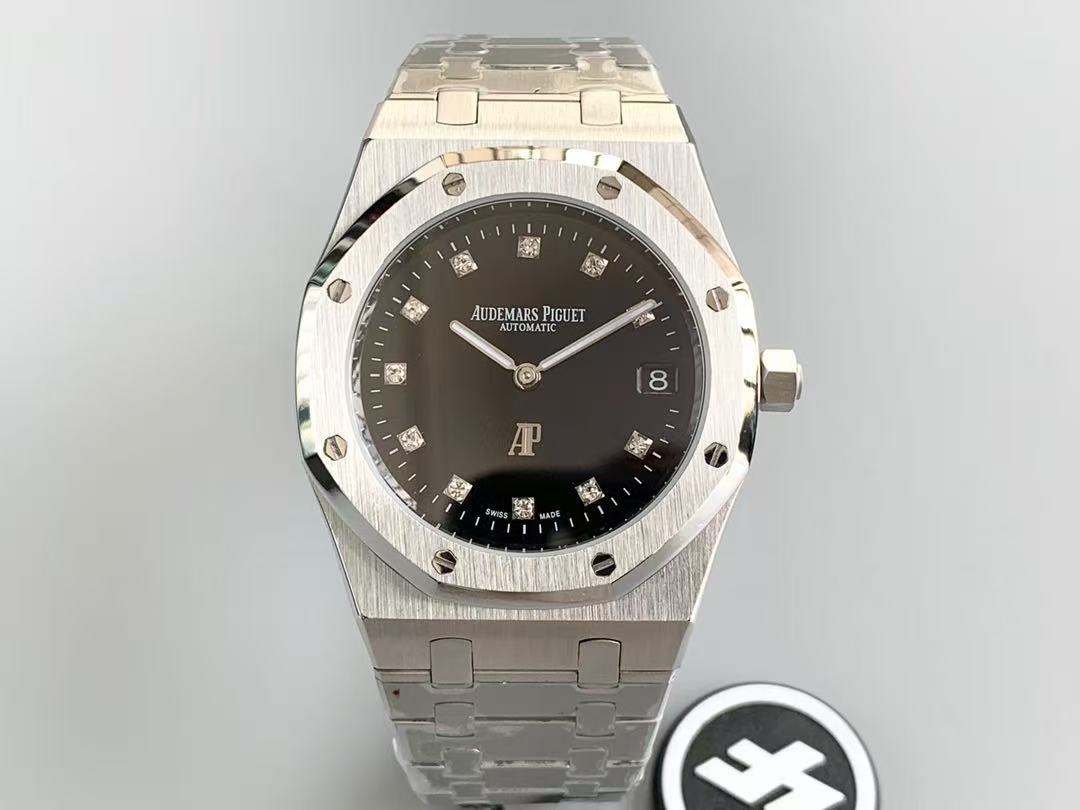 Watch — 06efbf64 Angle 1