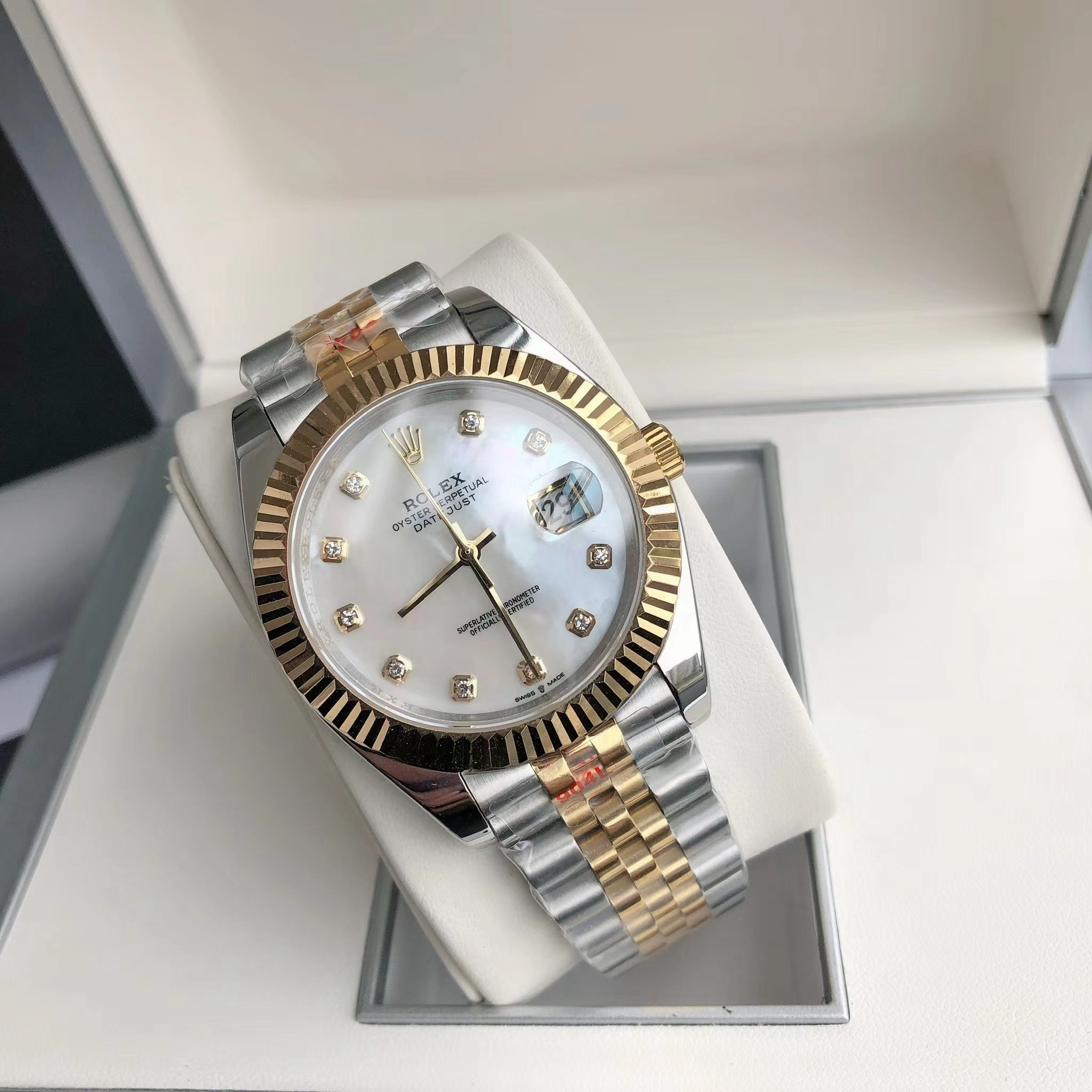 Watch — 5f0fe86b Angle 1