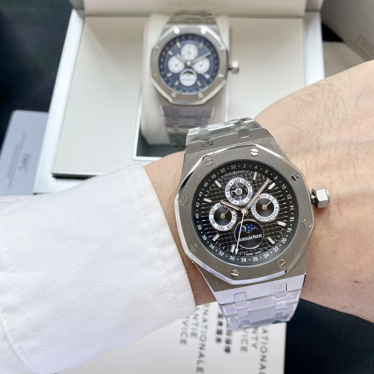 Watch — a6470f67 Angle 1