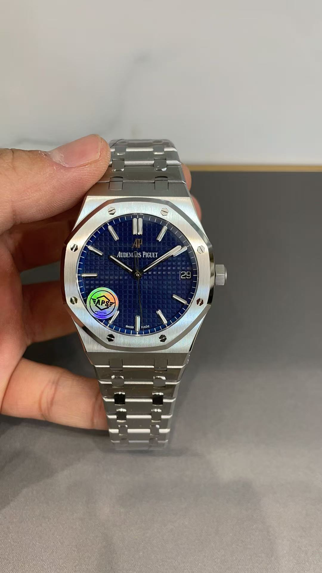 Watch — abbc5b68 Angle 1
