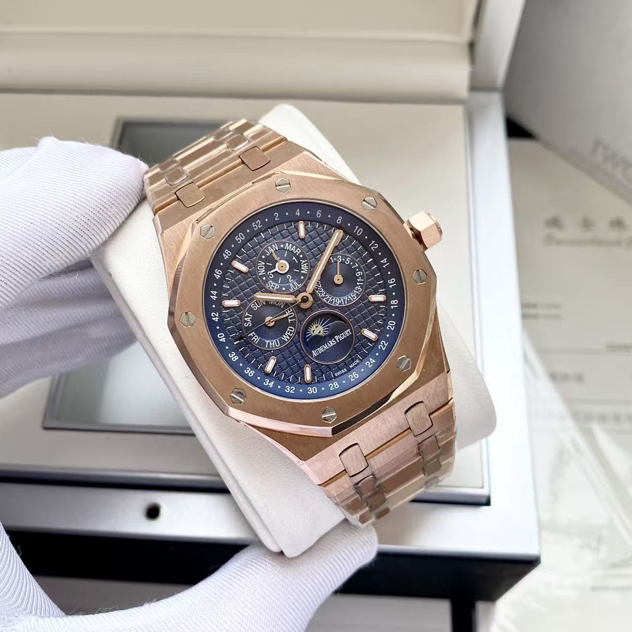 Watch — c256df4d Angle 1