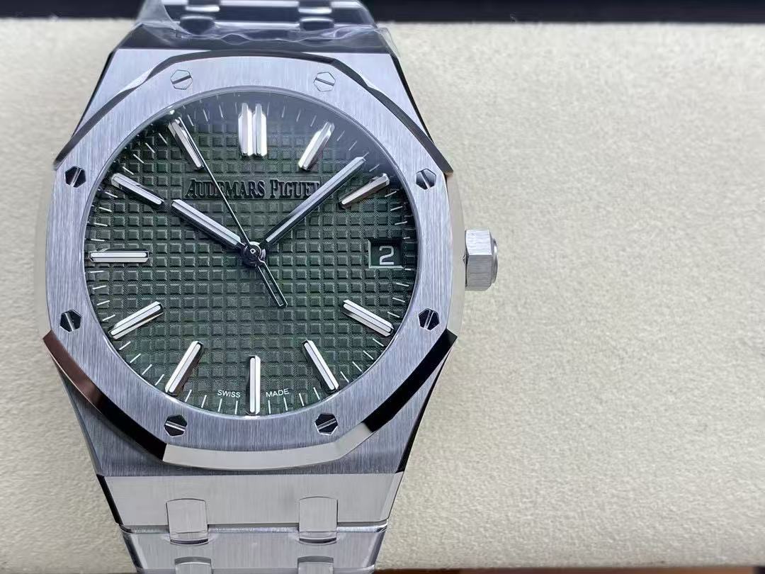 Watch — eea5905b Angle 1