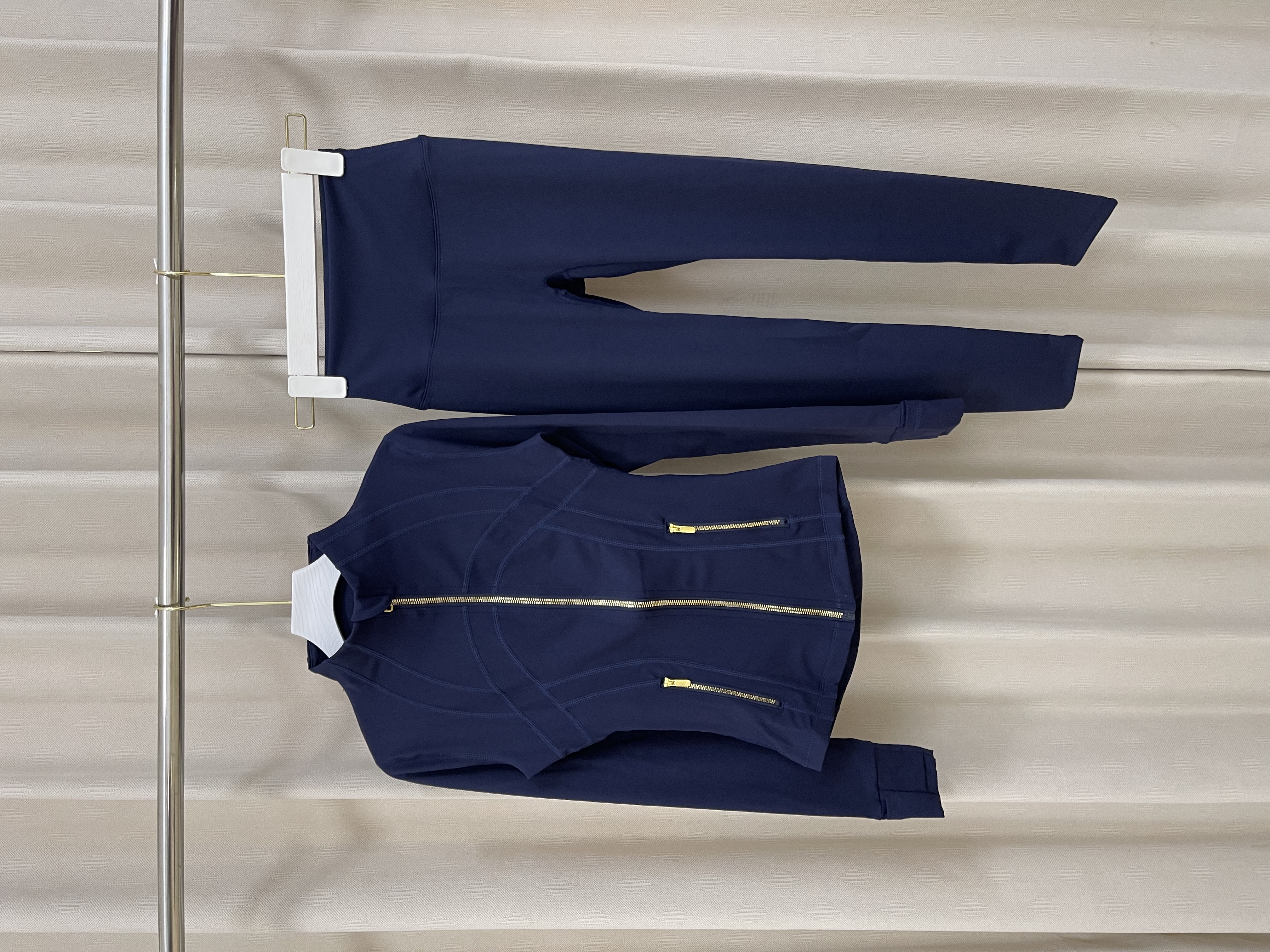 lululemon Hoodie — 053194a2 Angle 1