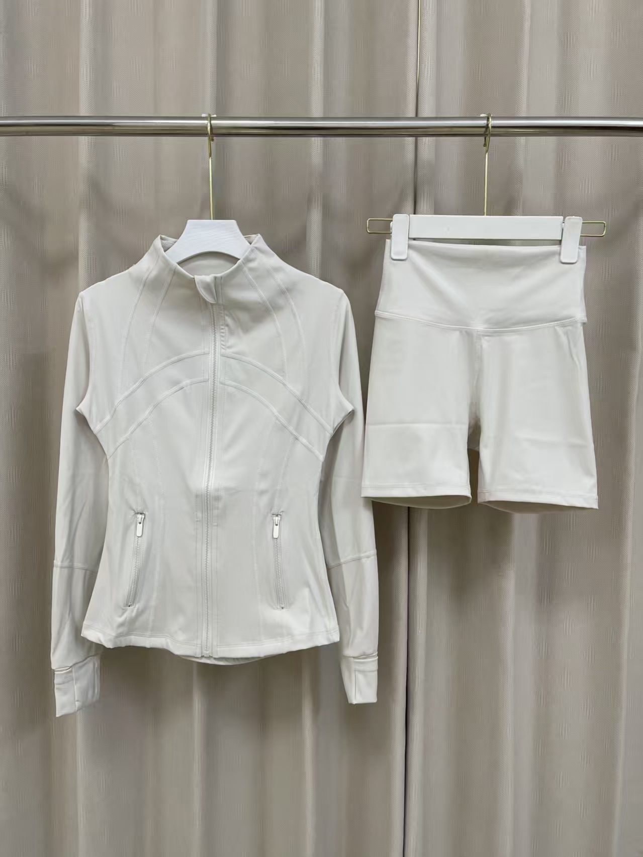 lululemon Hoodie — 109e0019 Angle 1