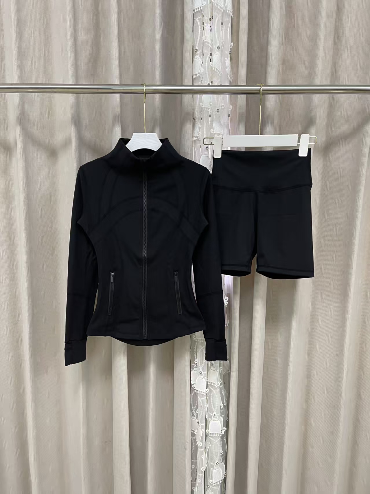 lululemon Hoodie — 116919cf Angle 1