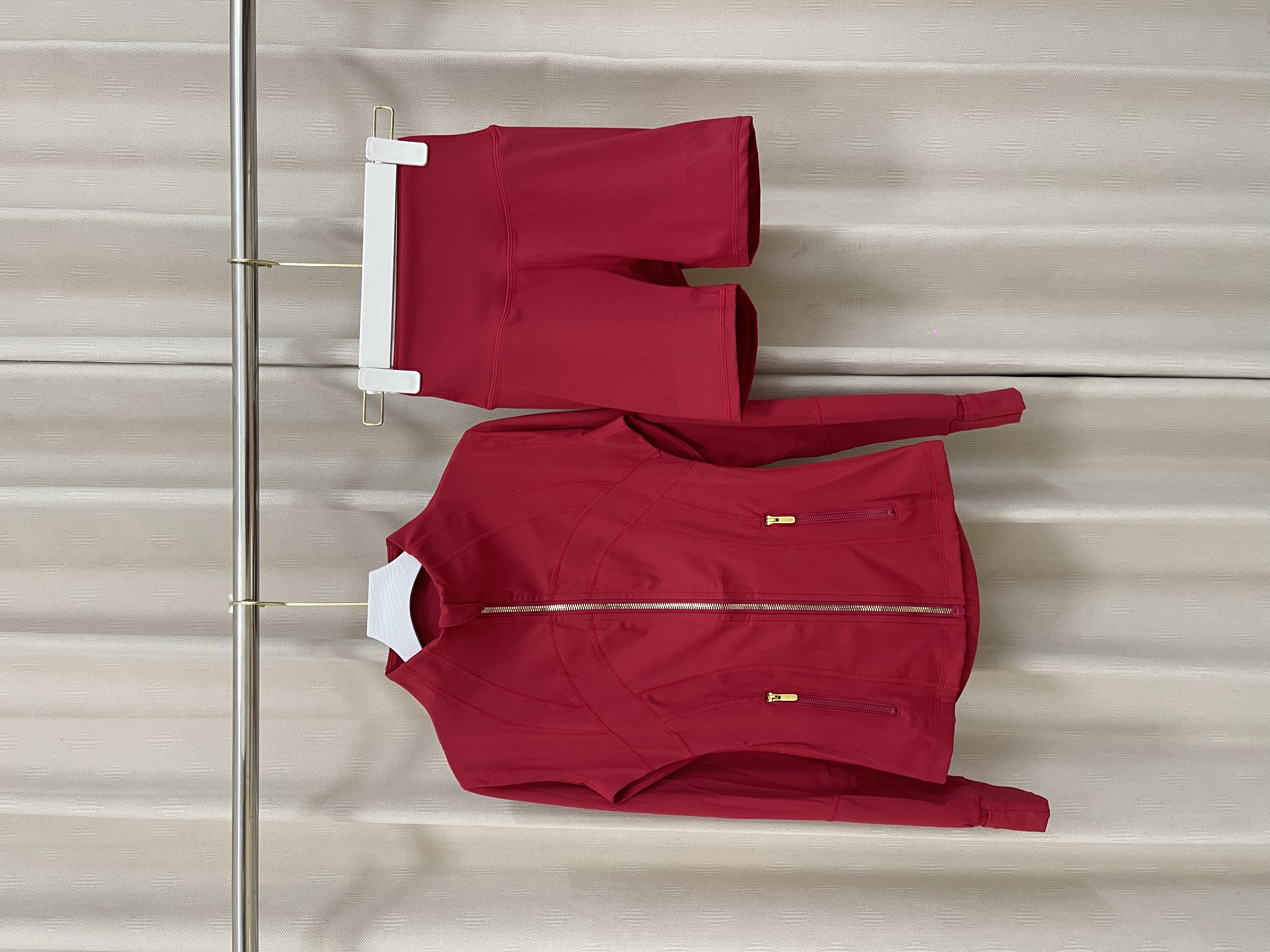 lululemon Hoodie — 201f4e16 Angle 1