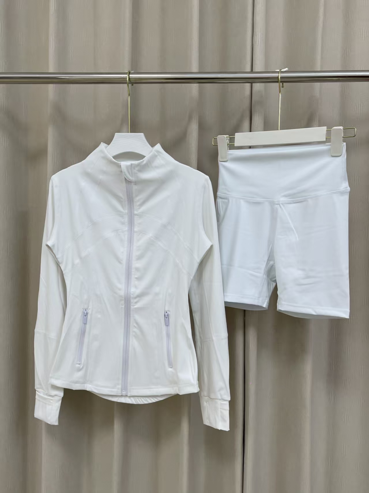 lululemon Hoodie — 3f4037f4 Angle 1