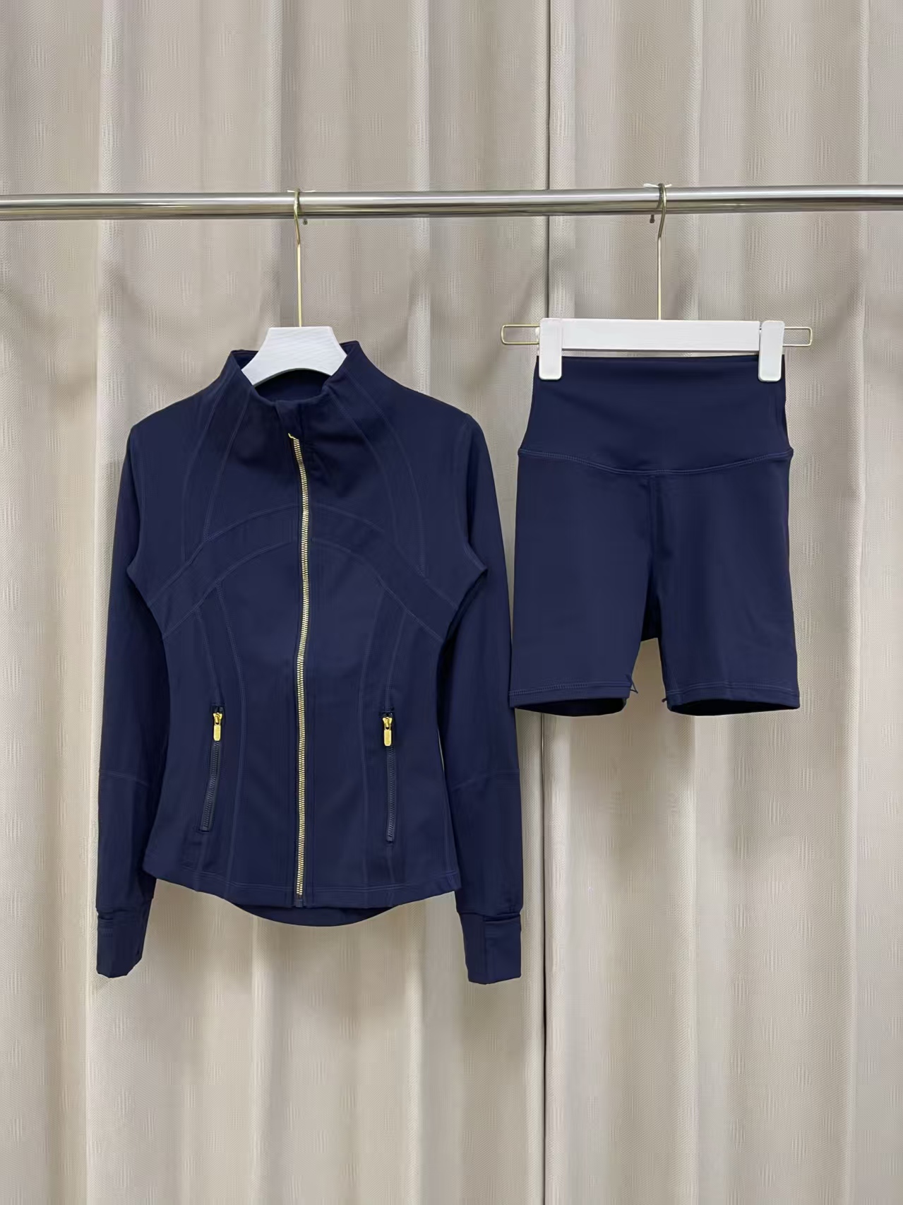lululemon Hoodie — 55c870cd Angle 1