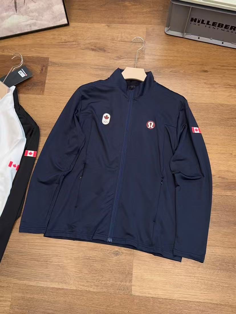lululemon Hoodie — 625b93f6 Angle 1