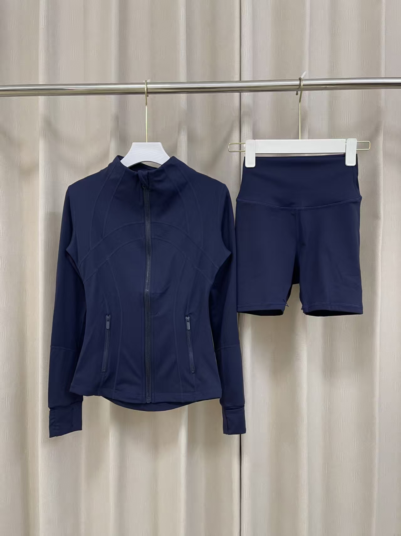 lululemon Hoodie — 914ef170 Angle 1