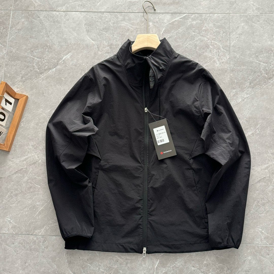 lululemon Hoodie — b651a28b Angle 1