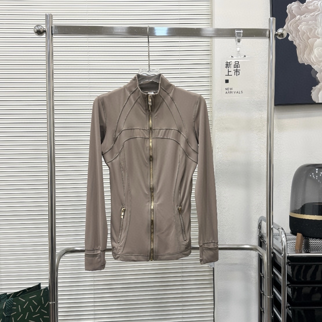 lululemon Hoodie — d0d4e059 Angle 1