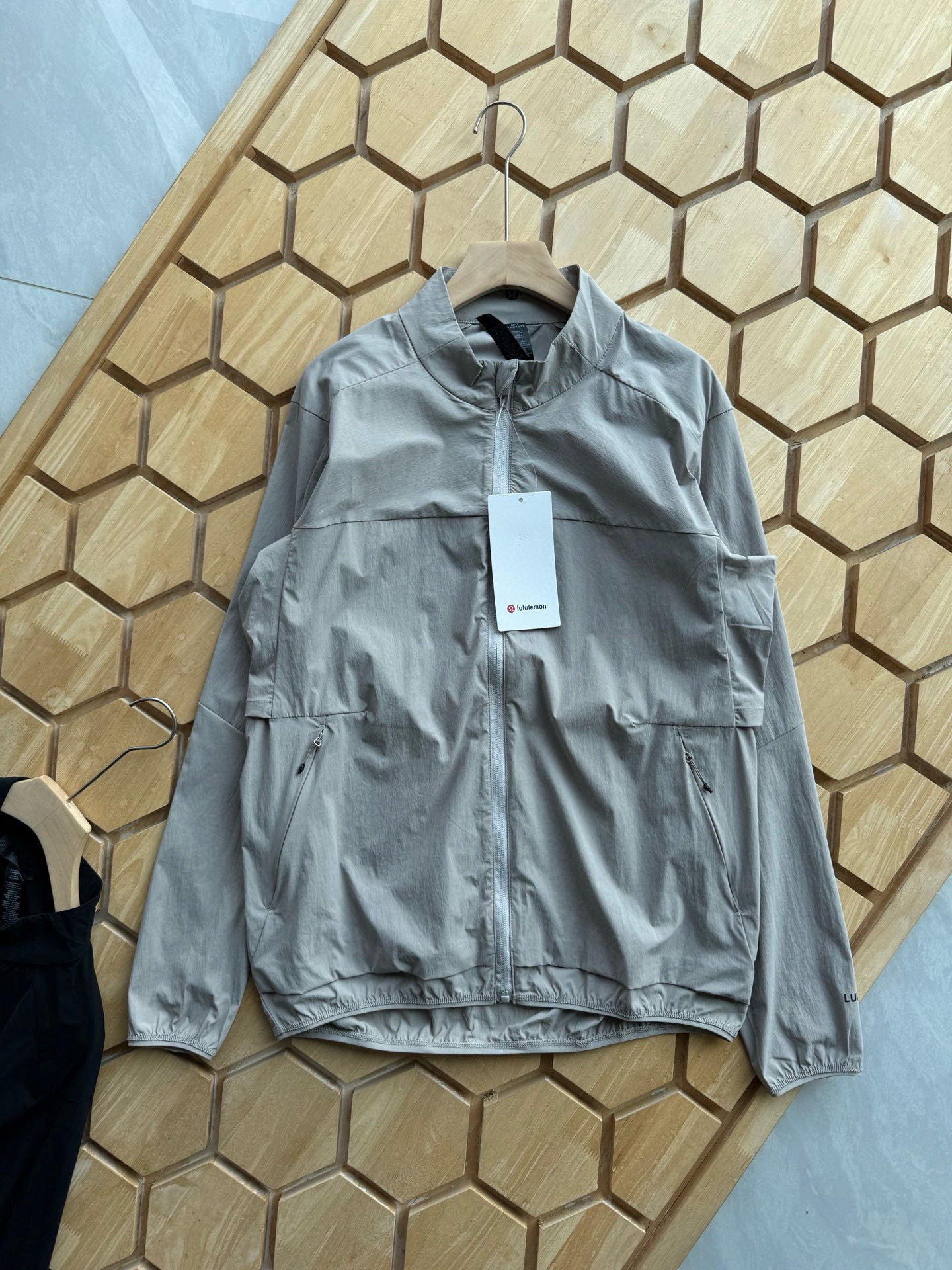 lululemon Hoodie — e23b236e Angle 1