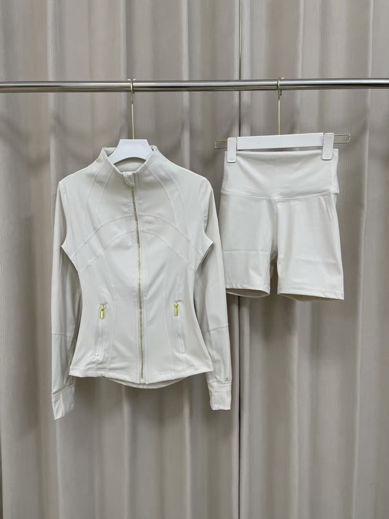 lululemon Hoodie — e25151c1 Angle 1