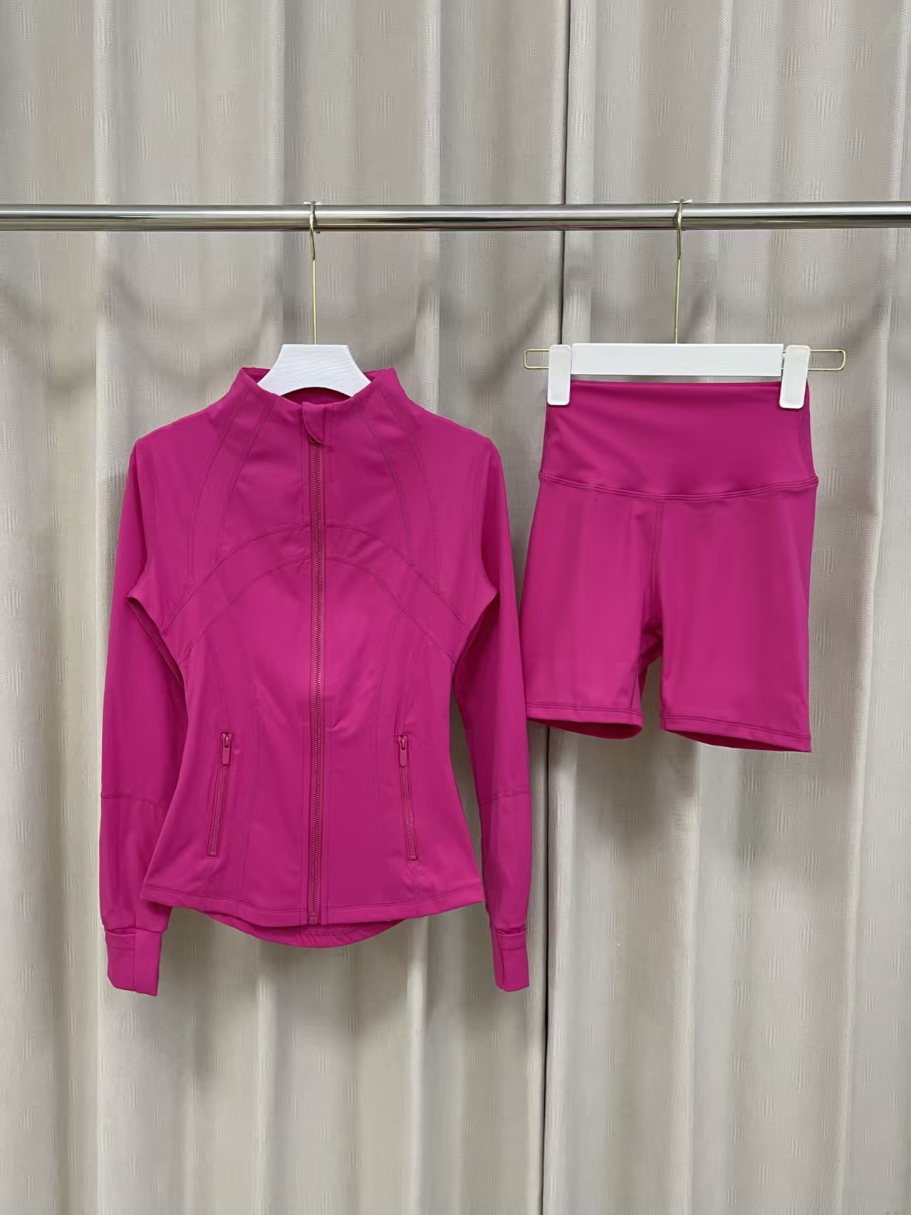 lululemon Hoodie — e9f08661 Angle 1