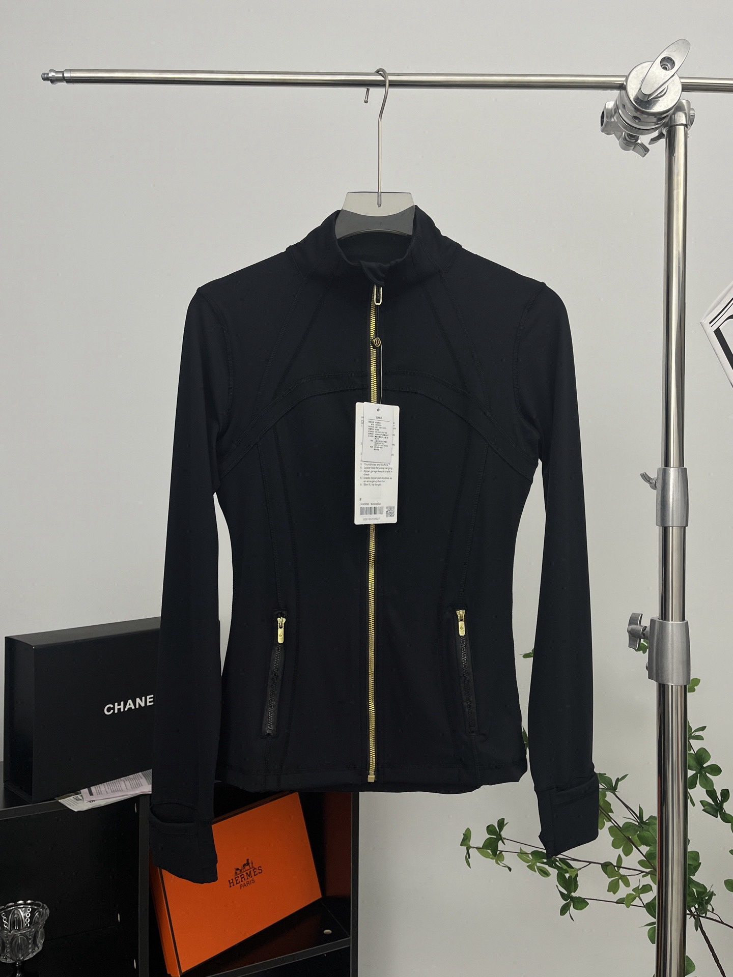 lululemon Hoodie — fdaf4dc6 Angle 1
