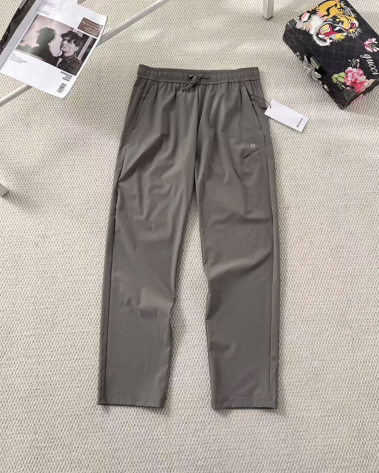 lululemon Pants — 0e539034 Angle 1