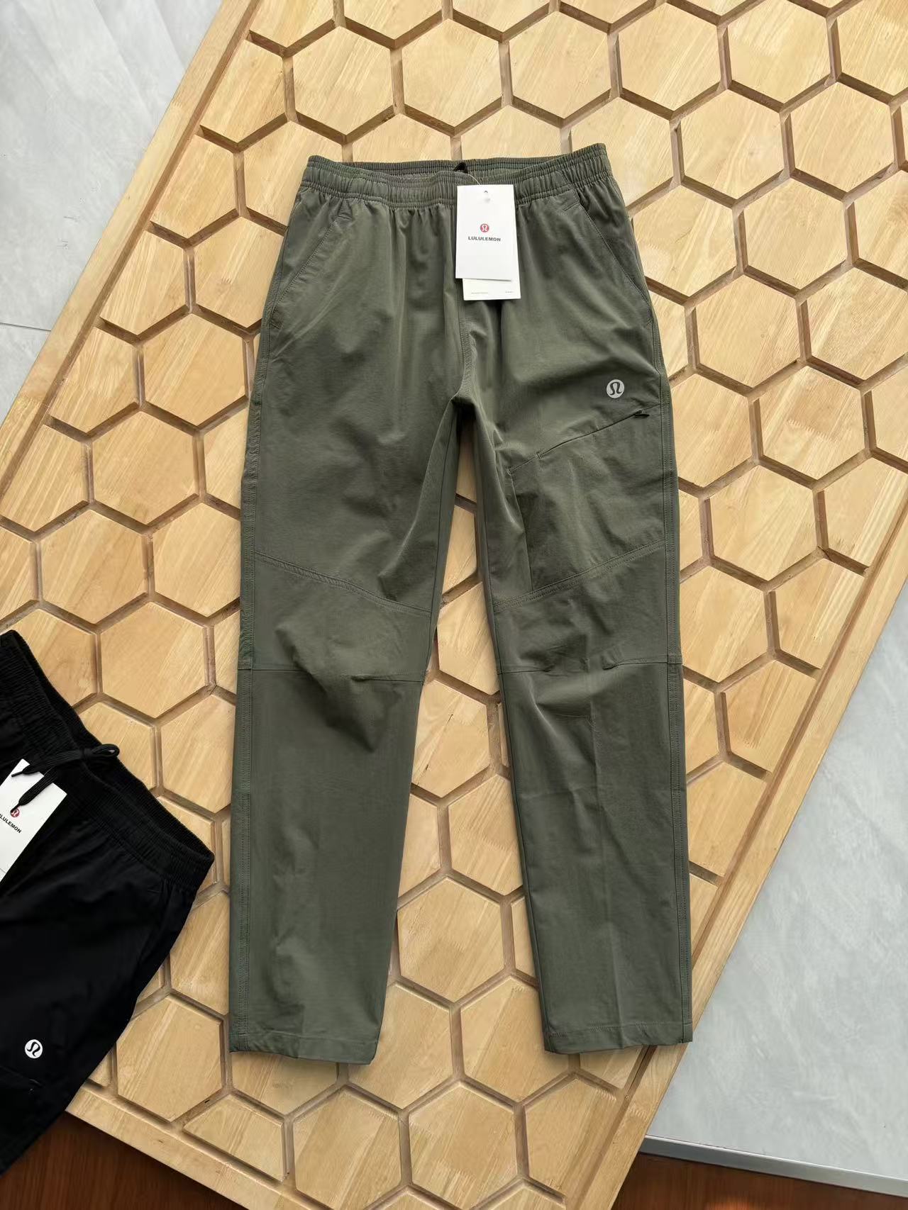 lululemon Pants — d4ed60c5 Angle 1