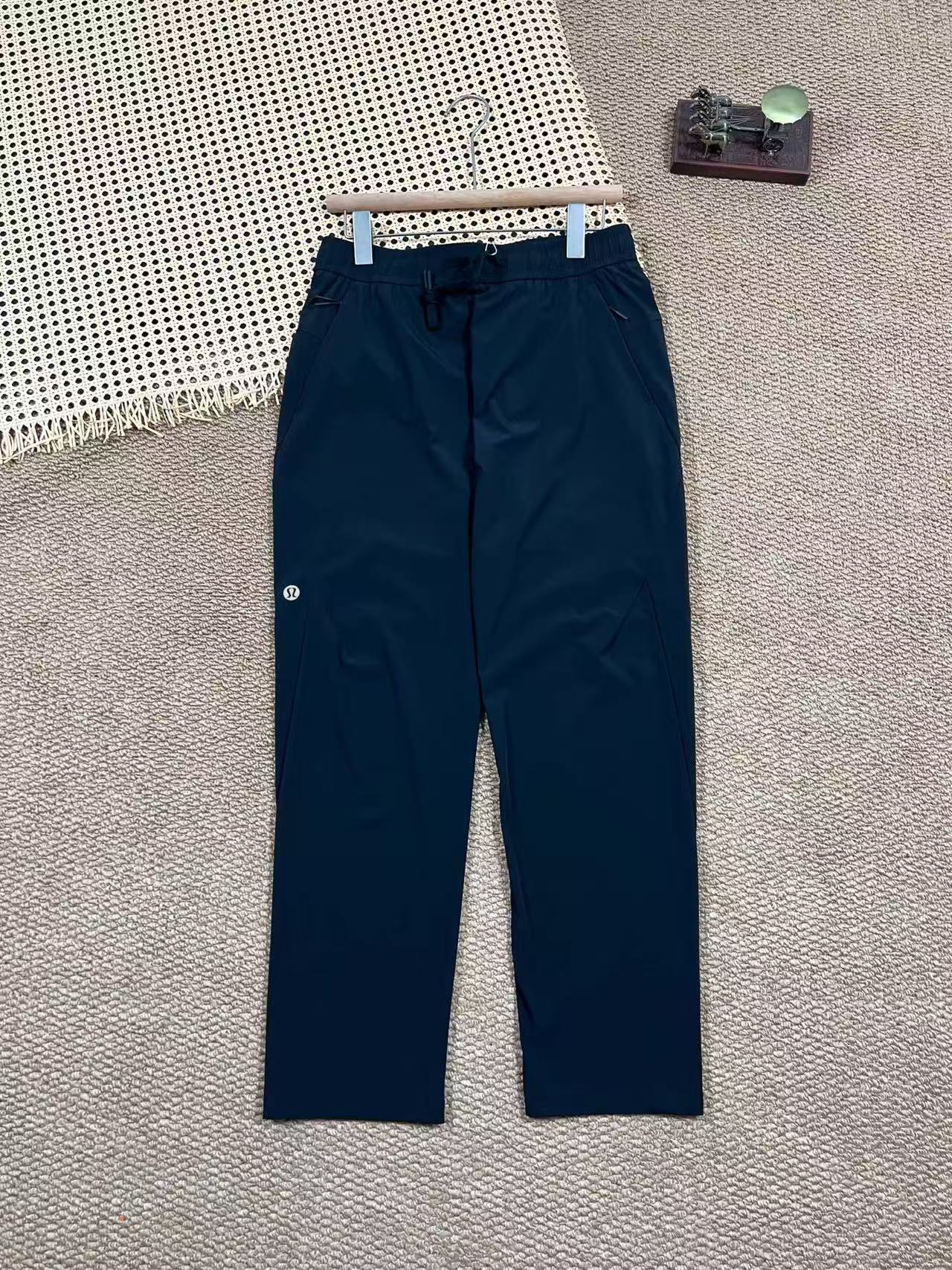 lululemon Pants — d814656c Angle 1