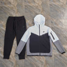 Nike Hoodie — 68e949ae